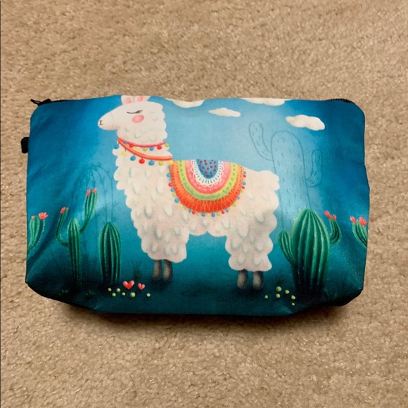 Adorable Llama makeup bag 🦙 - Picture 2 of 6